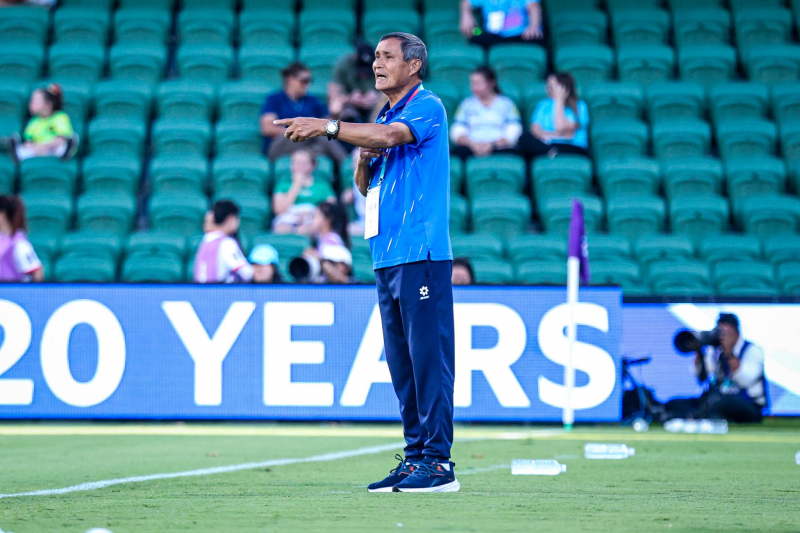 HLV Mai Đức Chung: ĐT nữ Việt Nam đã nỗ lực hết sức nhưng không thể tạo bất ngờ trước Nhật Bản -0