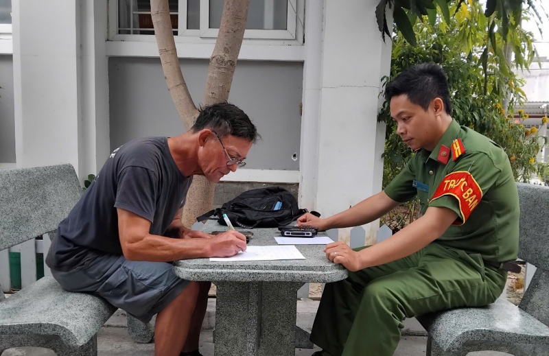 Công an tỉnh Khánh Hòa tăng cường  gần dân, hiểu dân, giúp dân  -0