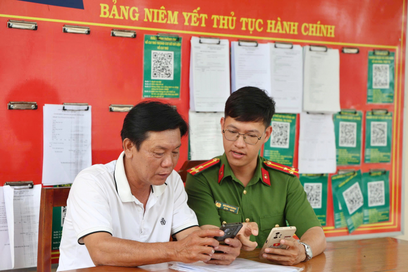 Công an tỉnh Khánh Hòa tăng cường  gần dân, hiểu dân, giúp dân  -0