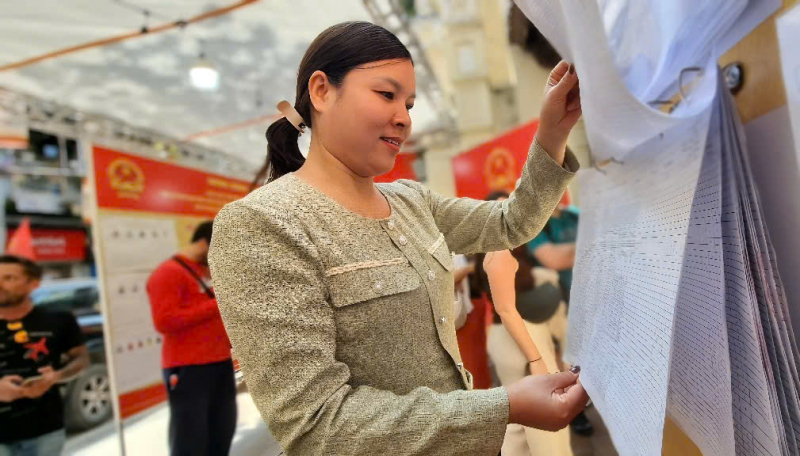 Người dân Thủ đô hân hoan cho ngày bầu cử -0