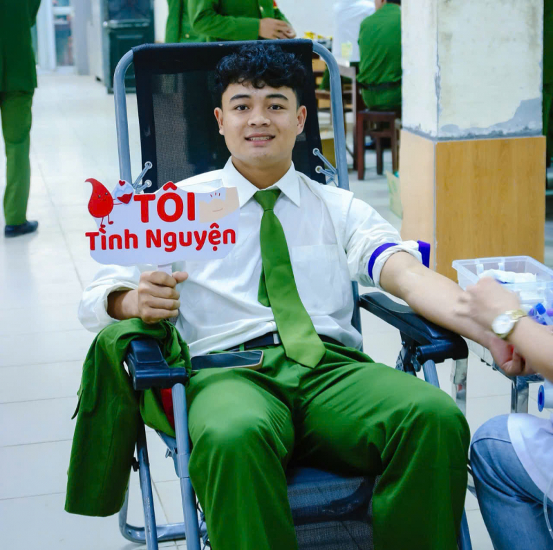 800 cán bộ, học viên Trường Cao đẳng CSND I hiến máu vì đồng đội thân yêu -0