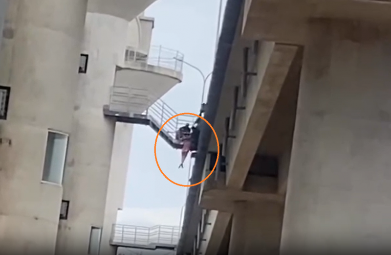 Giải cứu người phụ nữ có ý định quyên sinh trên cầu Cống Lèn -0