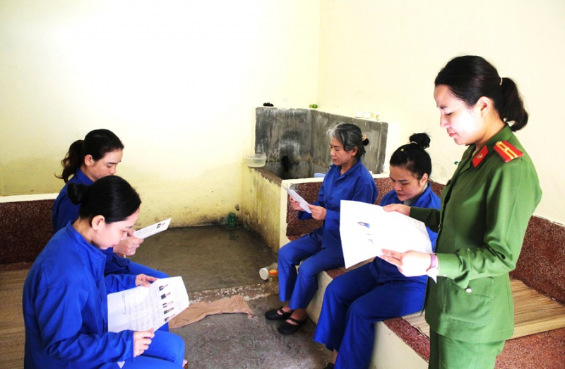 Đảm bảo quyền công dân phía sau song sắt -0