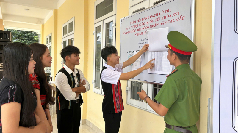 Phát huy vai trò già làng, trưởng bản trước “Ngày hội non sông” -0