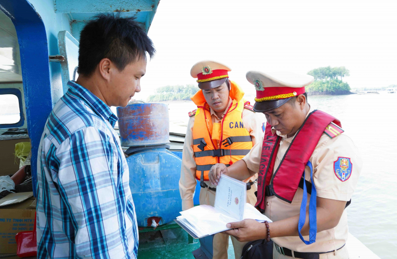 Siết chặt an toàn giao thông đường thủy trên địa bàn Đồng Nai -0