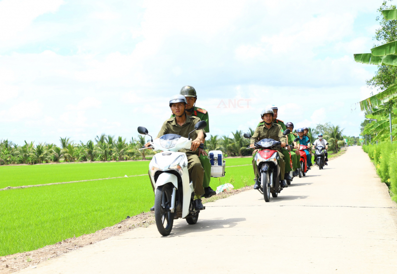 Vững vàng an ninh cho ngày hội của toàn dân -1