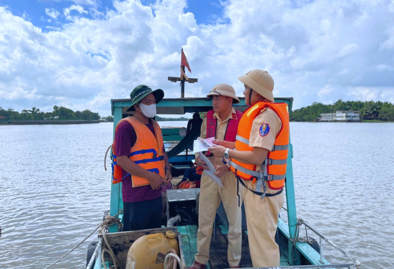 Siết chặt an toàn giao thông đường thủy trên địa bàn Đồng Nai -0