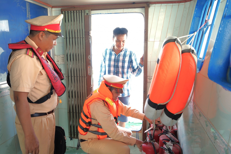 Siết chặt an toàn giao thông đường thủy trên địa bàn Đồng Nai -0