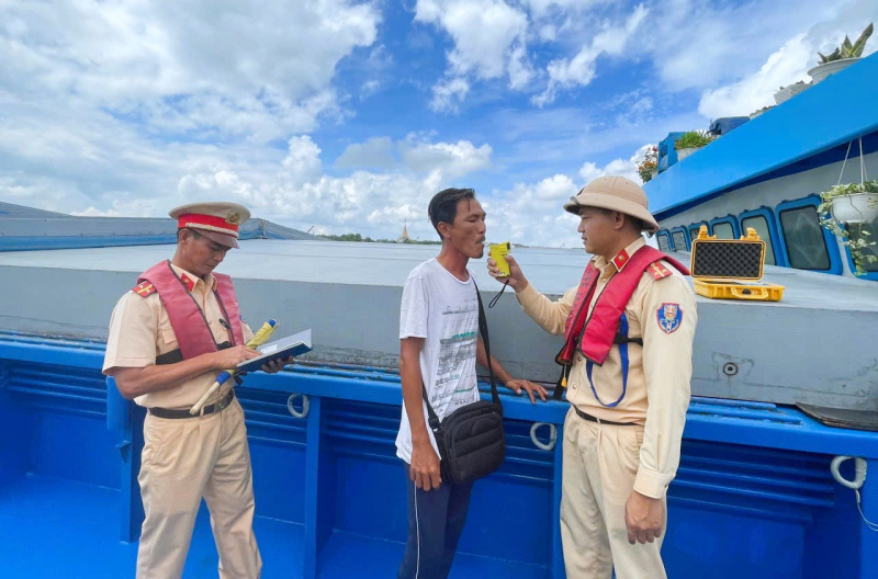 Siết chặt an toàn giao thông đường thủy trên địa bàn Đồng Nai -0