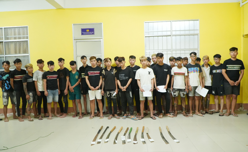 Triệt phá băng nhóm dùng hung khí giải quyết mâu thuẫn -0