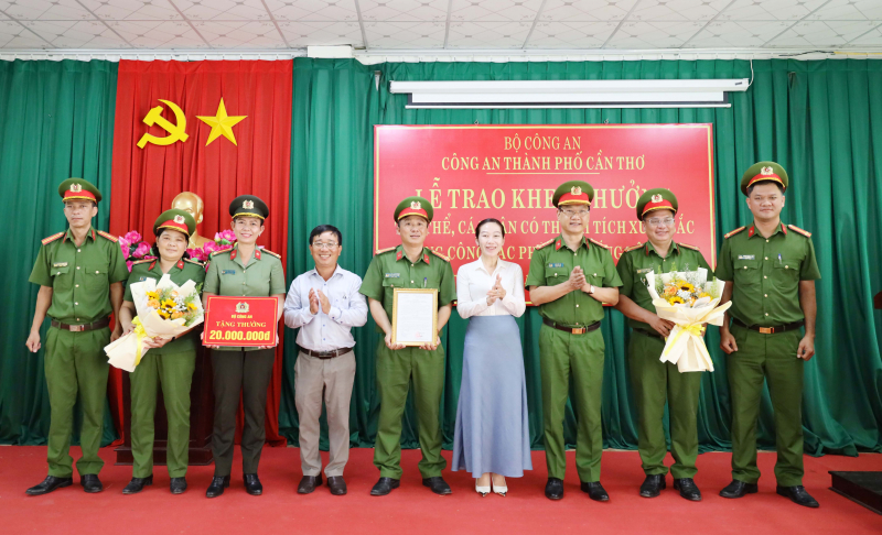 Bộ Công an khen thưởng đột xuất Công an phường ở Cần Thơ -0