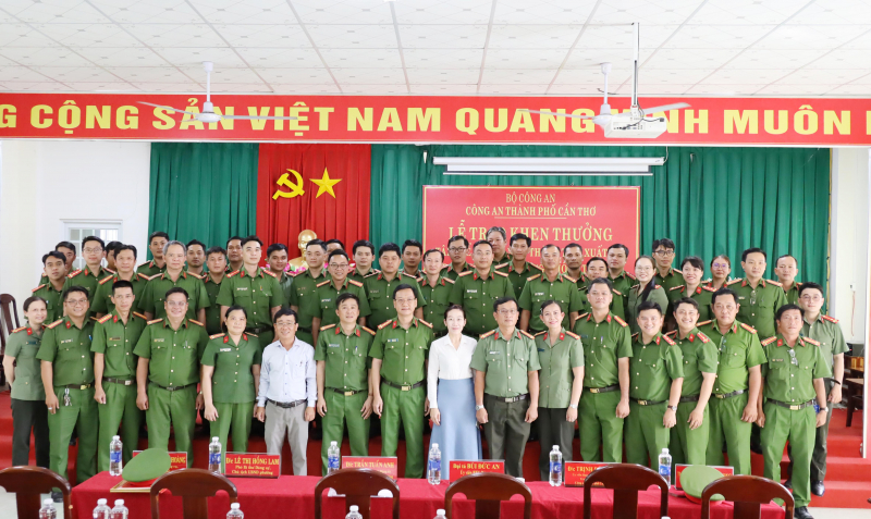 Bộ Công an khen thưởng đột xuất Công an phường ở Cần Thơ -0