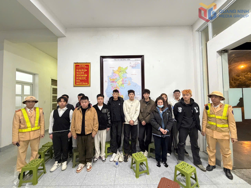 Chặn tội phạm xuất nhập cảnh trên biển  -0