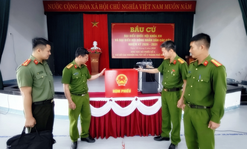 Quyền công dân phía sau “cánh cửa đặc biệt” -0