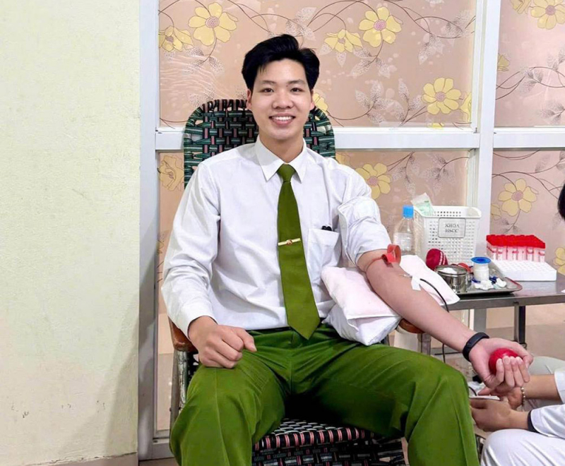 Thiếu úy Công an kịp thời cứu bệnh nhân qua cơn nguy kịch -0