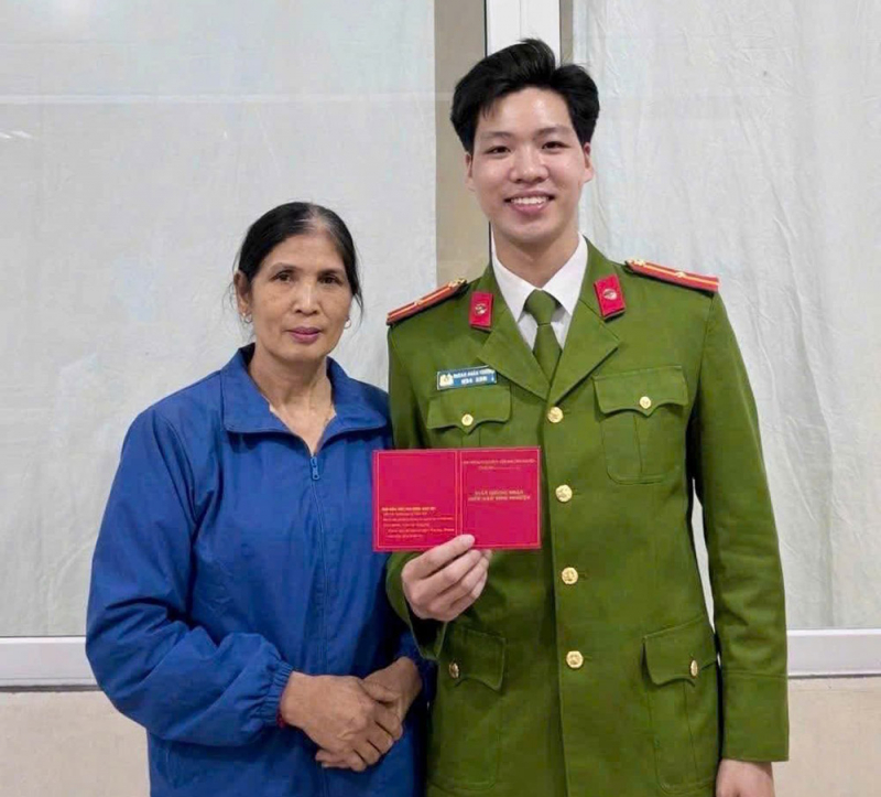 Thiếu úy Công an kịp thời cứu bệnh nhân qua cơn nguy kịch -1