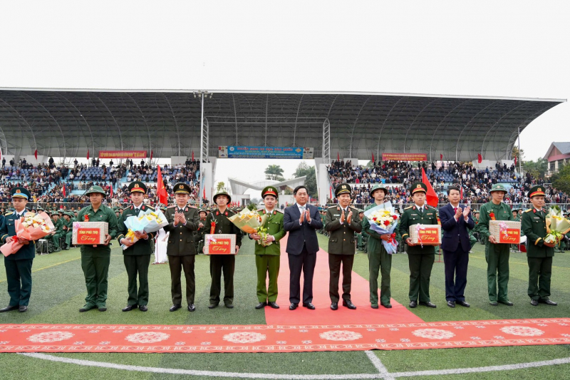 Deputy Minister Le Van Tuyen attends military enlistment ceremony in Phu Tho province -1