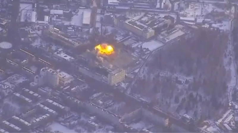 Ukraine công bố video phóng tên lửa Storm Shadow vào nhà máy ở Nga -0