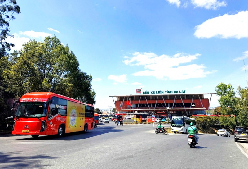 Người dân, doanh nghiệp tìm cách thích ứng khi giá xăng dầu tăng cao -0