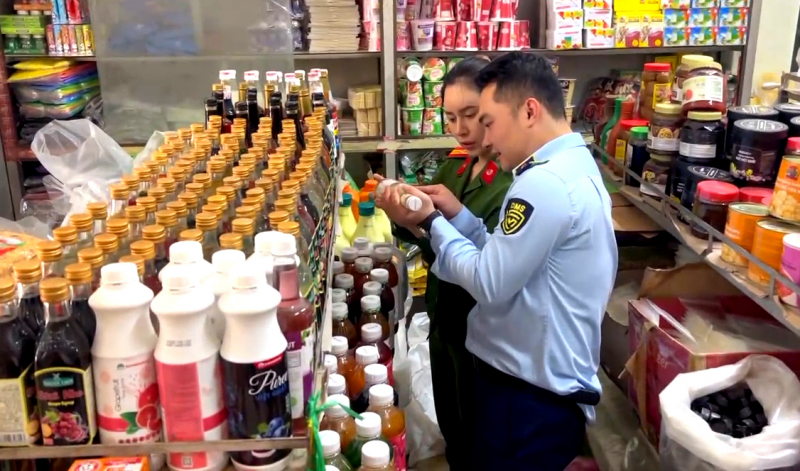 Trộn ruốc bông thịt gà vào ruốc bông thịt lợn để tăng lợi nhuận -0