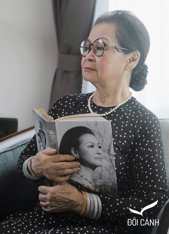 ca si khánh ly tr- v- hà n-i d- tri ân nh-ng khán gi- dã dành tình yêu cho mình.jpg -1