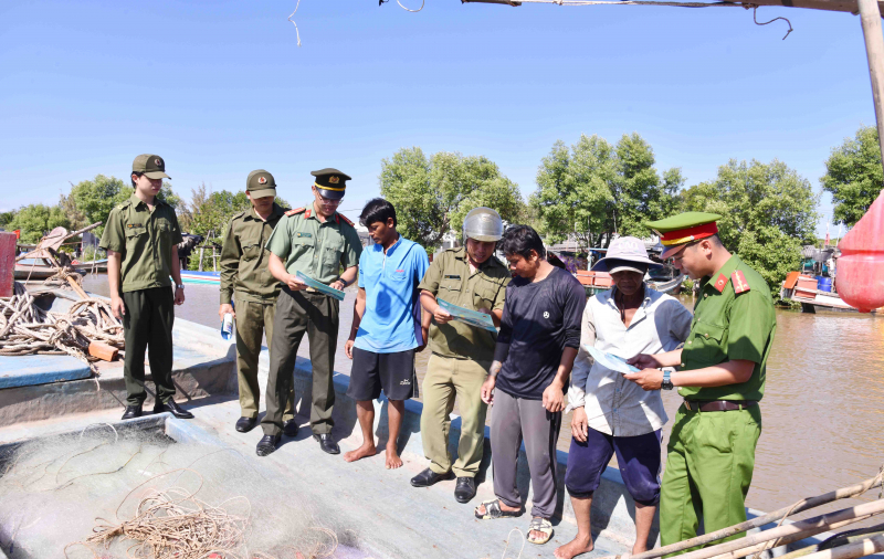 Nỗ lực ngăn chặn khai thác thủy sản bất hợp pháp tại vùng biển cực Nam Tổ quốc -0