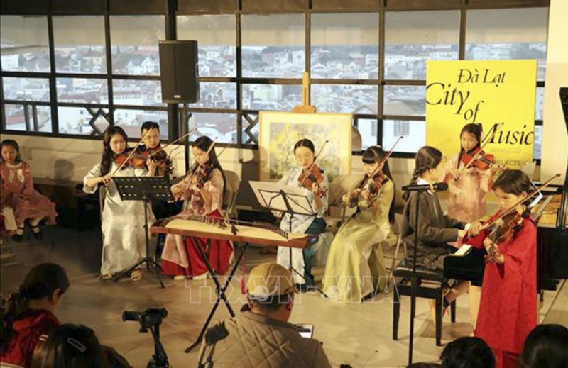 m-t ti-t m-c trong d- án âm nh-c ph- bên d-i t-i ðà l-t.jpg -1