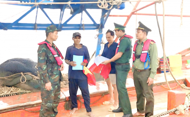 Nỗ lực ngăn chặn khai thác thủy sản bất hợp pháp tại vùng biển cực Nam Tổ quốc -0