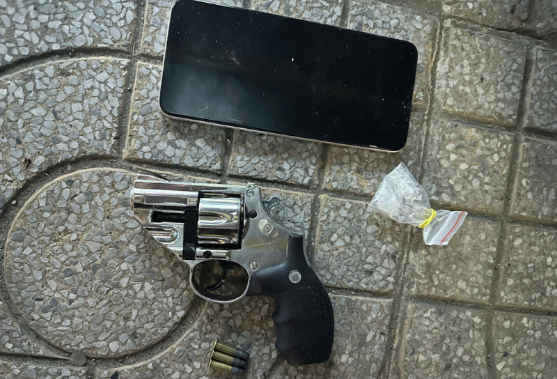 Vĩnh Long: Cảnh sát giao thông bắt giữ đối tượng tàng trữ ma túy và súng -0