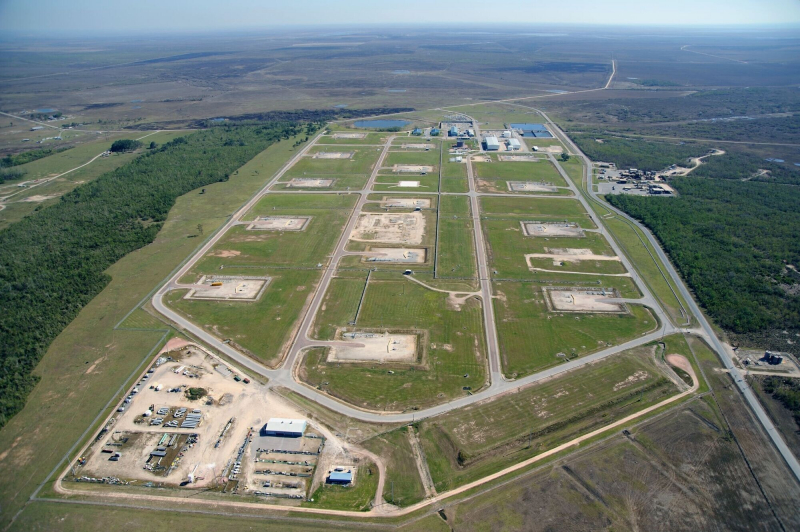 Phía sau quyết định xả dầu khẩn cấp -0