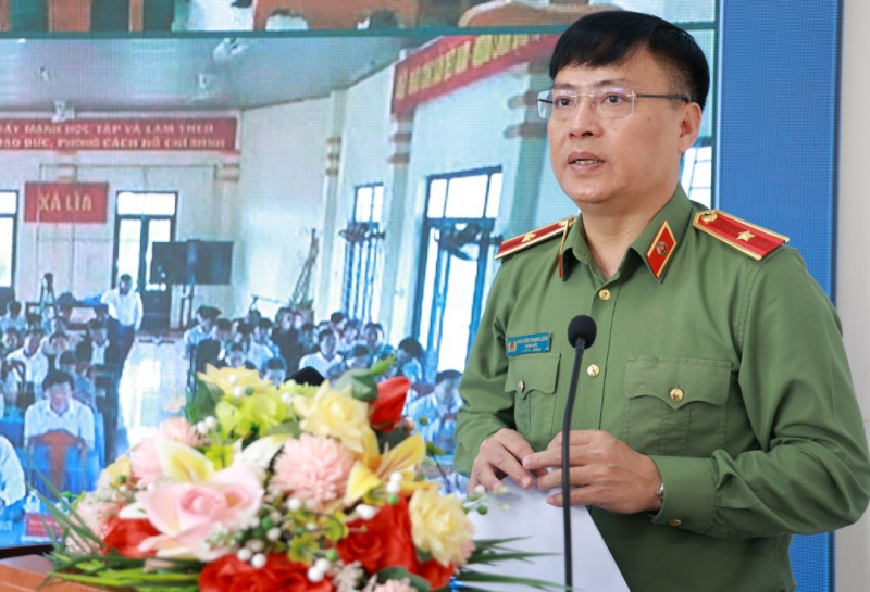 Bà còn biên giới Trường Sơn náo nức mừng ngày hội lớn  -0