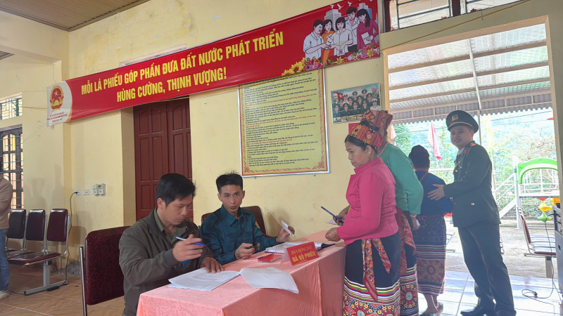 Đồng bào Đan Lai nô nức trong ngày bầu cử sớm -0