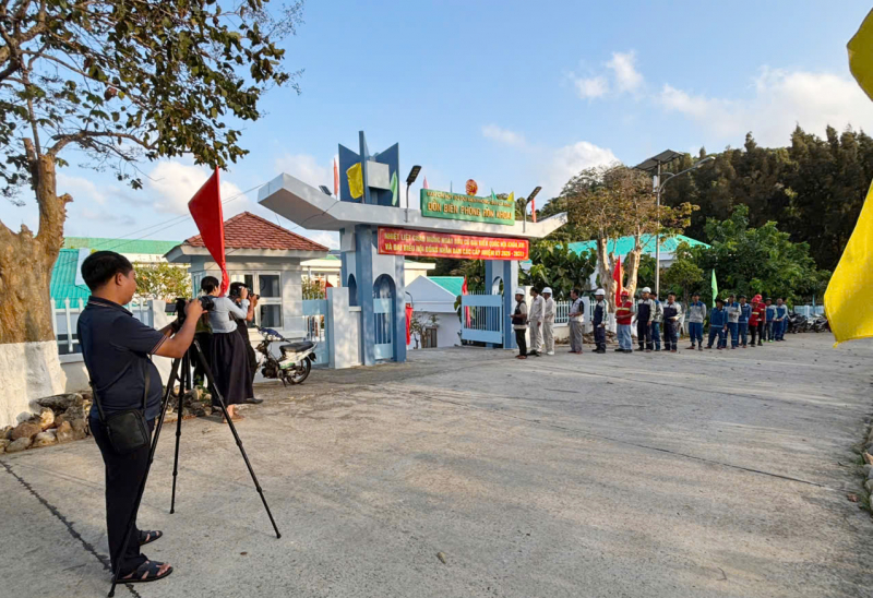 Cử tri bỏ phiếu bầu cử sớm ở hai đảo Hòn Khoai và Hòn Chuối ở Cà Mau -1