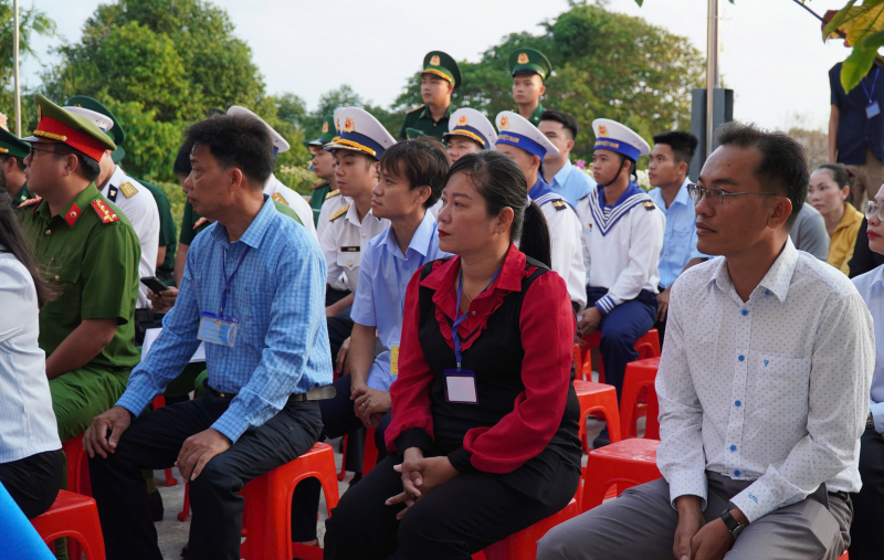 Cử tri bỏ phiếu bầu cử sớm ở hai đảo Hòn Khoai và Hòn Chuối ở Cà Mau -3