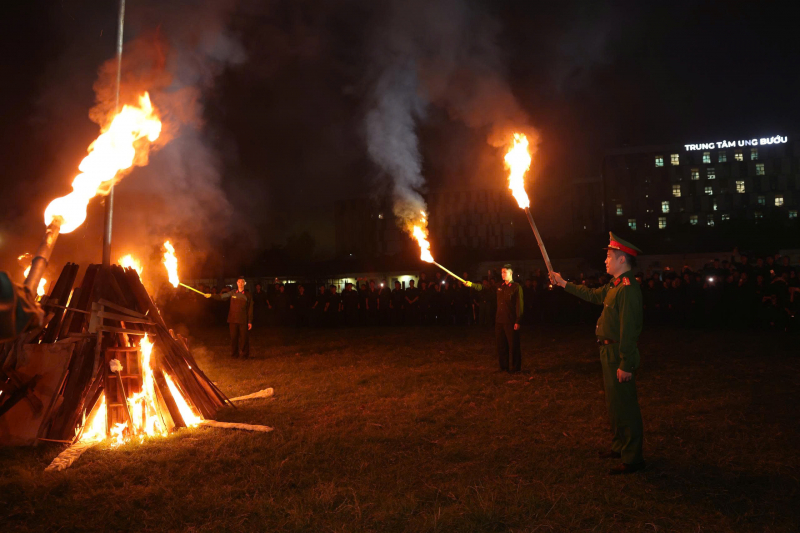 “Món quà đặc biệt” dành cho các tân binh -0