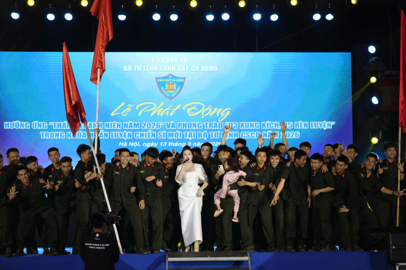 “Món quà đặc biệt” dành cho các tân binh -0