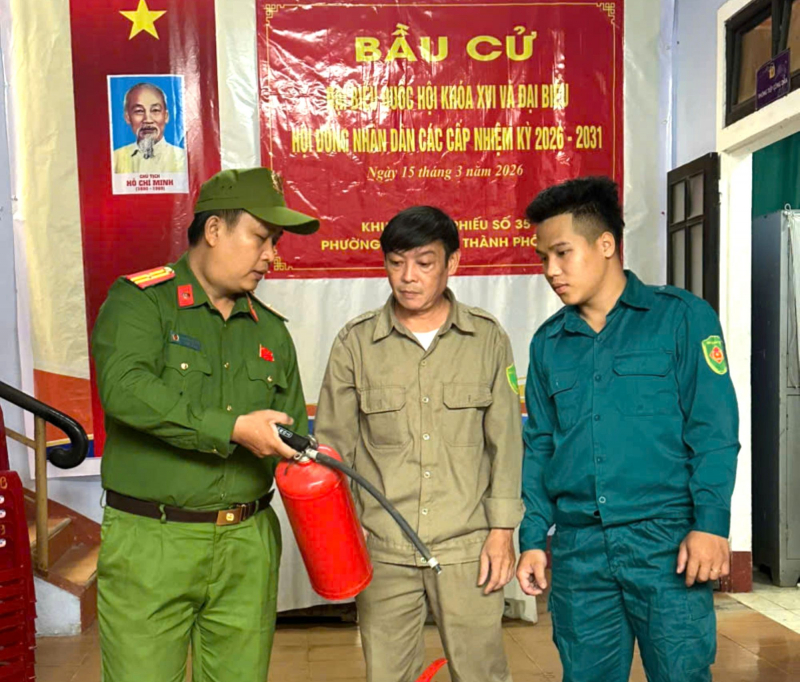 Công an TP Huế tăng cường kiểm tra, đảm bảo an toàn phòng cháy, chữa cháy tại các điểm bầu cử -0