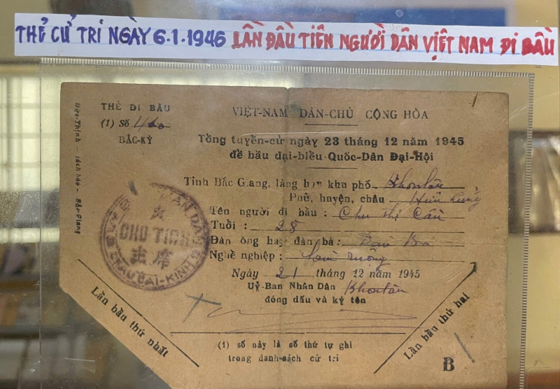 Người cựu chiến binh với đam mê, tâm huyết sưu tầm những kỷ vật của các kỳ bầu cử Quốc hội -0