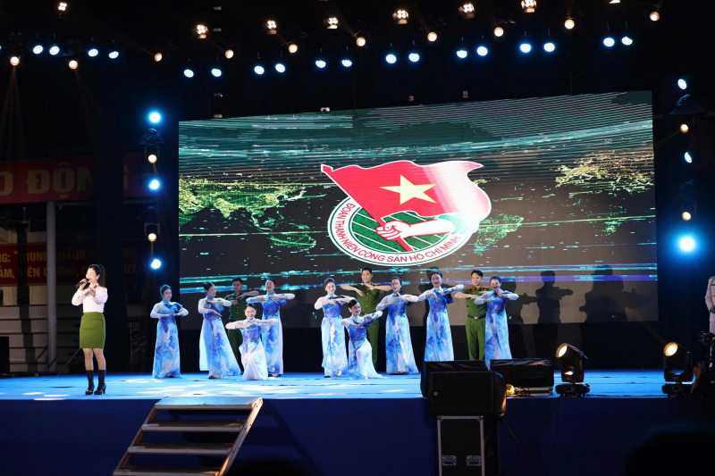 “Món quà đặc biệt” dành cho các tân binh -0