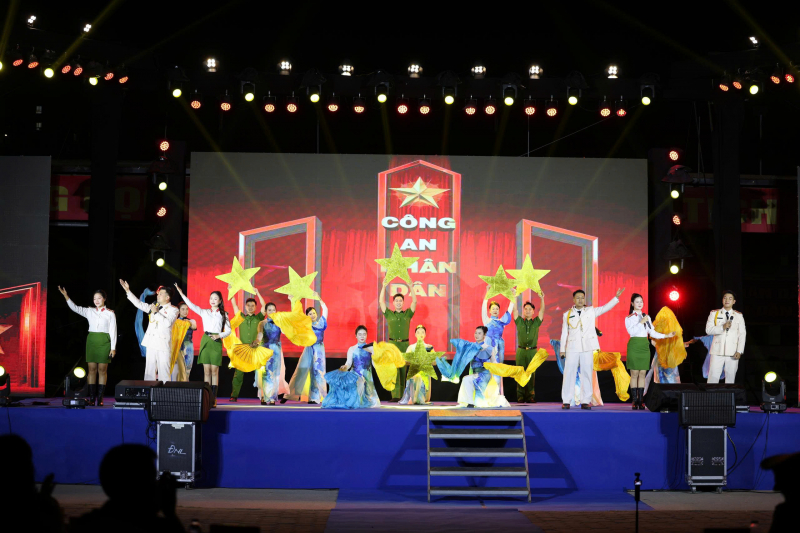 “Món quà đặc biệt” dành cho các tân binh -1