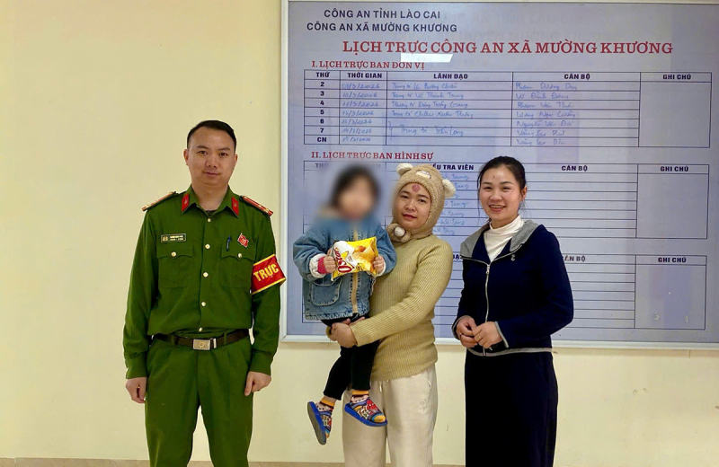 Công an xã Mường Khương kịp thời hỗ trợ bé gái 4 tuổi đi lạc tìm lại gia đình -0