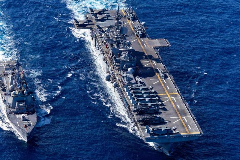 Mỹ điều thêm binh sĩ, tàu chiến tới sát Iran -0