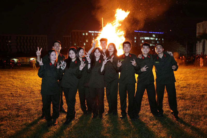 “Món quà đặc biệt” dành cho các tân binh -0