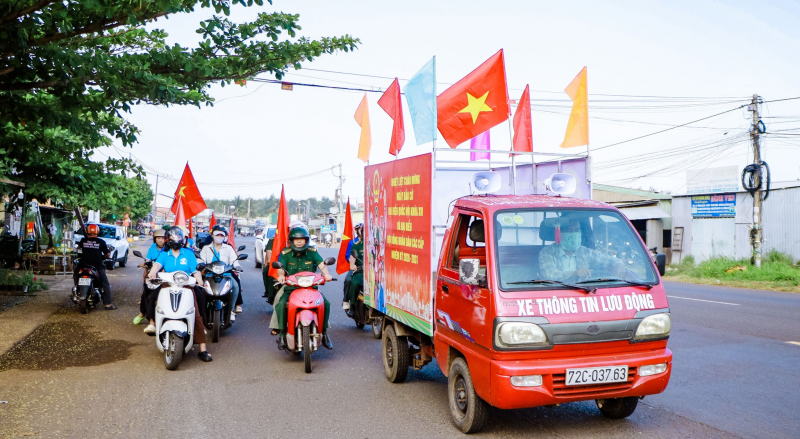 Rộn ràng “Ngày hội non sông” nơi biên giới của tỉnh Đồng Nai -0