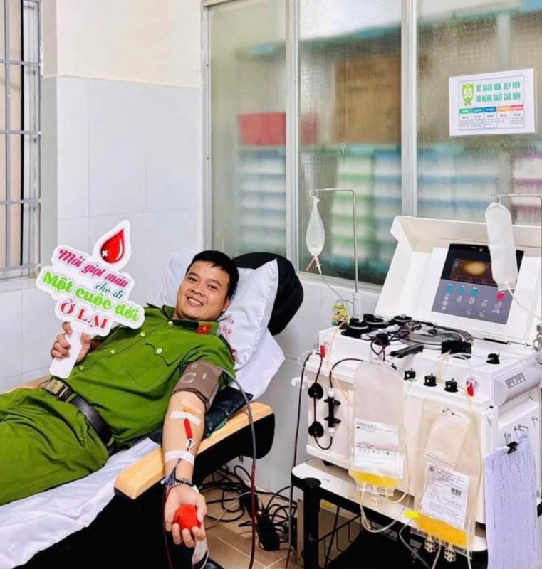 Lan tỏa hình ảnh cán bộ, chiến sĩ Công an Quảng Ngãi tham gia hiến máu tình nguyện trong những ngày trực chiến bảo vệ ngày bầu cử 15/3 -0