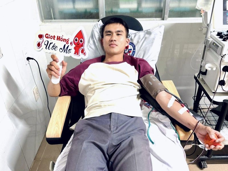 Lan tỏa hình ảnh cán bộ, chiến sĩ Công an Quảng Ngãi tham gia hiến máu tình nguyện trong những ngày trực chiến bảo vệ ngày bầu cử 15/3 -0