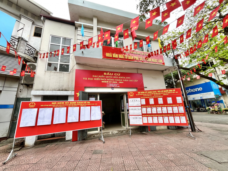 Hà Nội rộn ràng cờ hoa trước ngày bầu cử -0