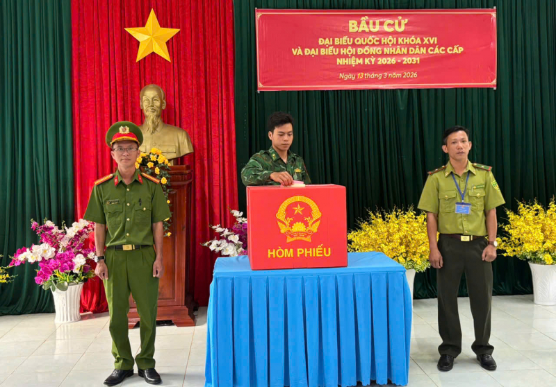 z7615521197882_1b3880c2bebc774880fdf61e0073a31c.jpg -0