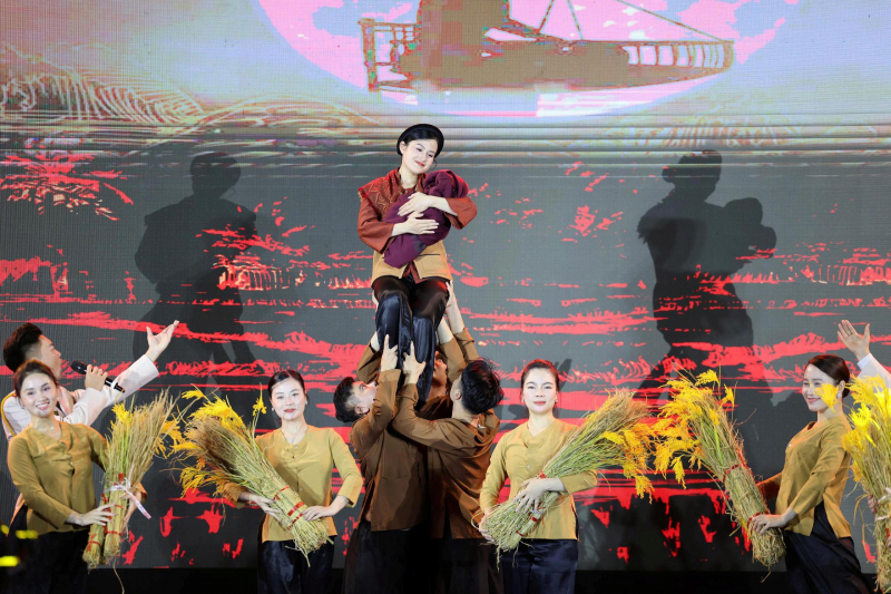 “Món quà đặc biệt” dành cho các tân binh -0