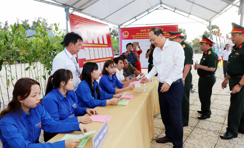 Rộn ràng “Ngày hội non sông” nơi địa đầu cực Nam của Tổ quốc -0